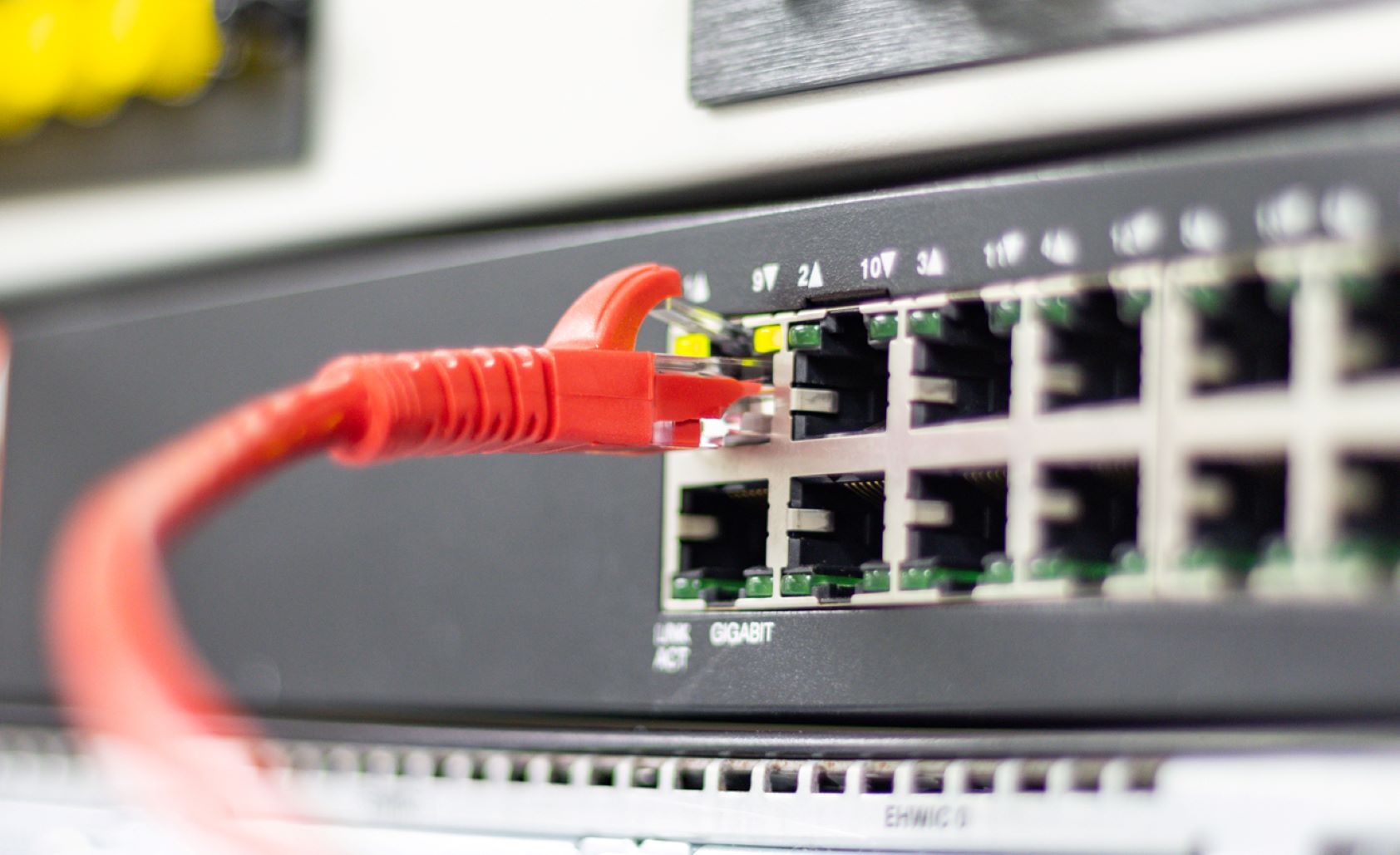 Navigating Network Choices: Fast Ethernet vs Gigabit Ethernet